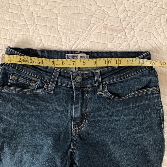 Signature Levi Strauss modern boot cut jeans. Women’s size 8, 5 pocket jeans. - Picture 6 of 7